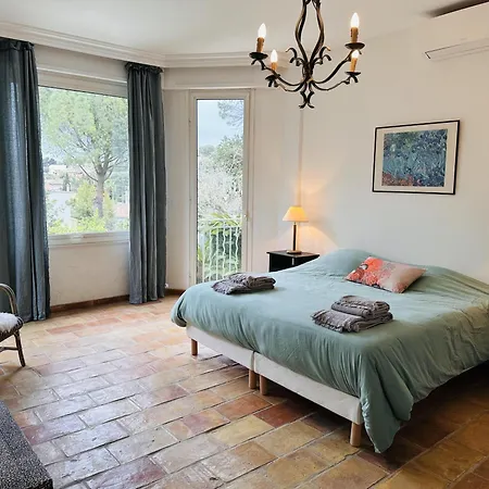 A Lovely Large With A Big Swimming Pool And Gardens In A Calm Area Of - 1921 Villa