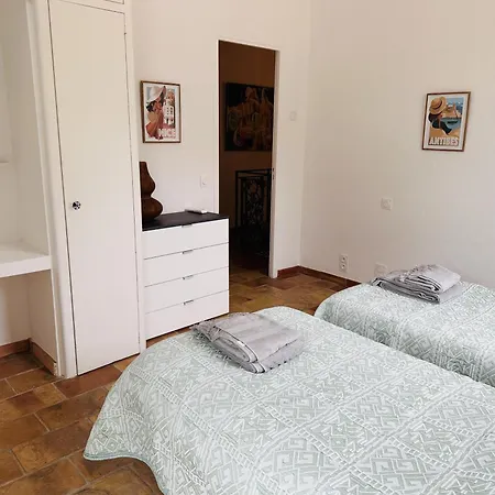 Villa A Lovely Large With A Big Swimming Pool And Gardens In A Calm Area Of - 1921 Cannes