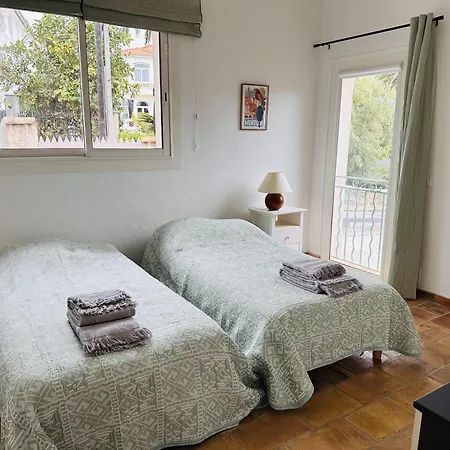 A Lovely Large With A Big Swimming Pool And Gardens In A Calm Area Of - 1921 Villa