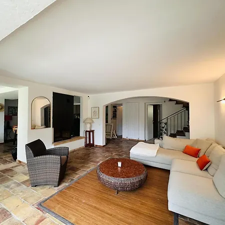 A Lovely Large With A Big Swimming Pool And Gardens In A Calm Area Of - 1921 Villa *