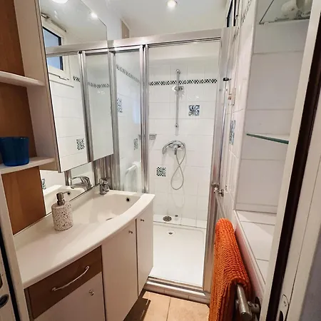 A Lovely Large With A Big Swimming Pool And Gardens In A Calm Area Of - 1921 Villa *