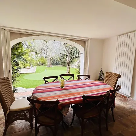 A Lovely Large With A Big Swimming Pool And Gardens In A Calm Area Of - 1921 Cannes