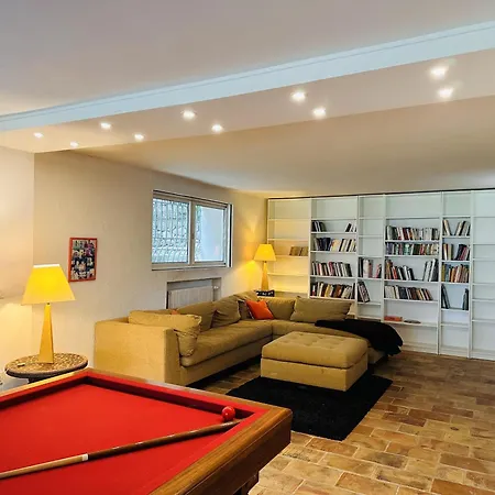 A Lovely Large With A Big Swimming Pool And Gardens In A Calm Area Of - 1921 Villa *