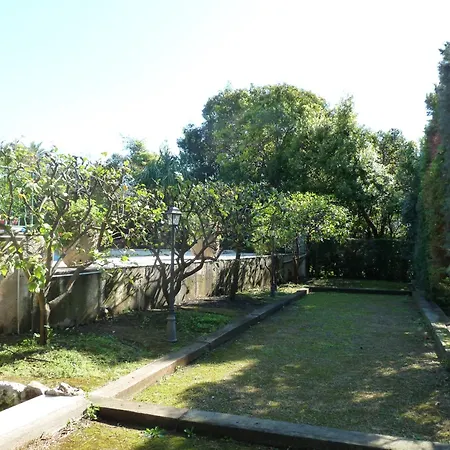 A Lovely Large With A Big Swimming Pool And Gardens In A Calm Area Of - 1921 *