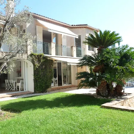 A Lovely Large With A Big Swimming Pool And Gardens In A Calm Area Of - 1921 *