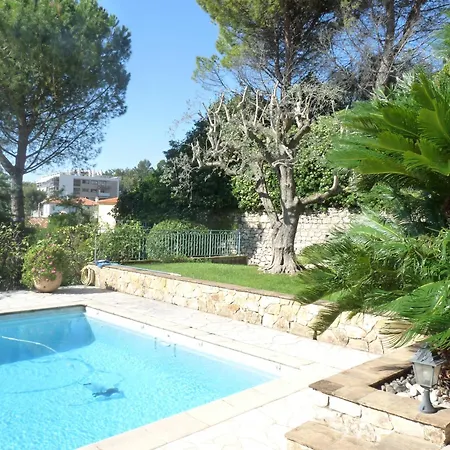 A Lovely Large With A Big Swimming Pool And Gardens In A Calm Area Of - 1921 Villa *